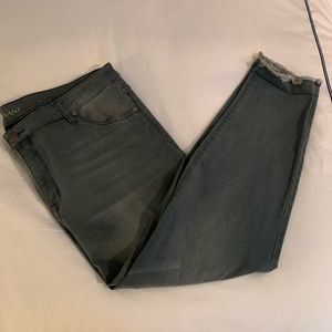 Lane Bryant Mid-rise Super Stretch Ankle Jean Fray